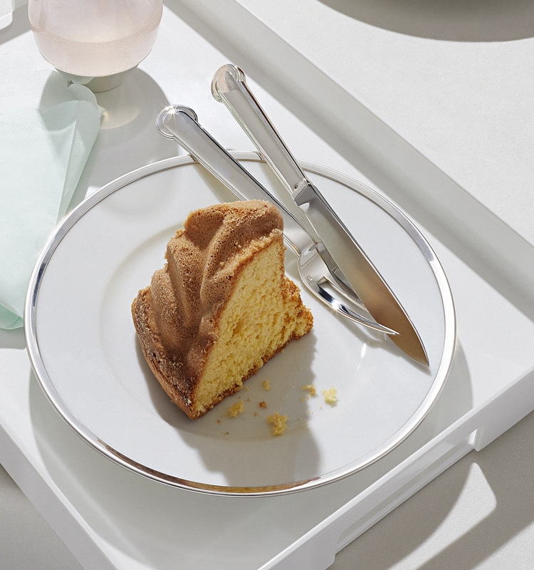 Puiforcat Annecy collection in sterling silver - table cutlery set in a Cercle d'Orfèvre plate photographed with a piece of cake