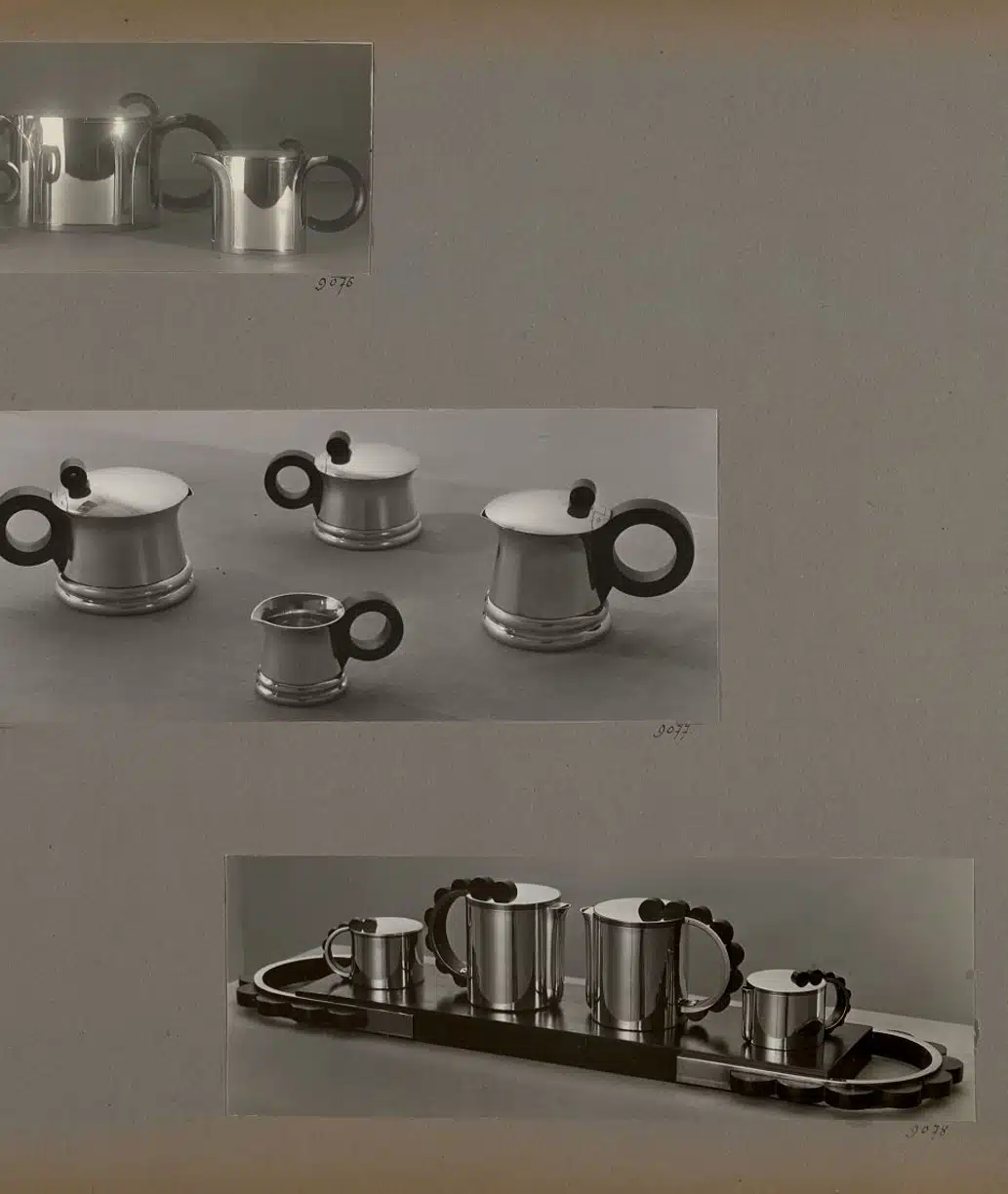 Page d'album du XXe siècle ou l'on voit le service Socoa