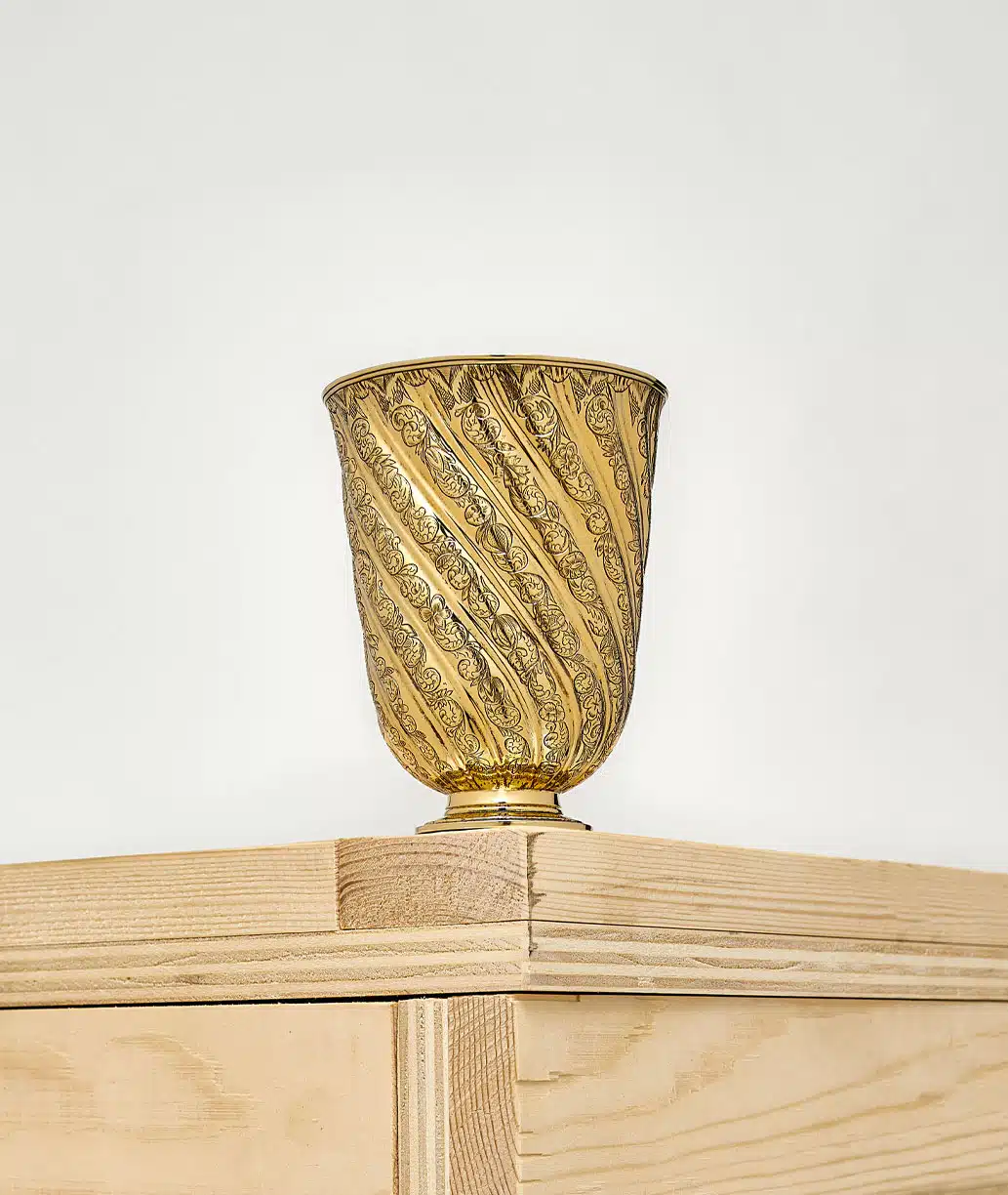 Timbale Anne d'Autriche sur une caisse en bois