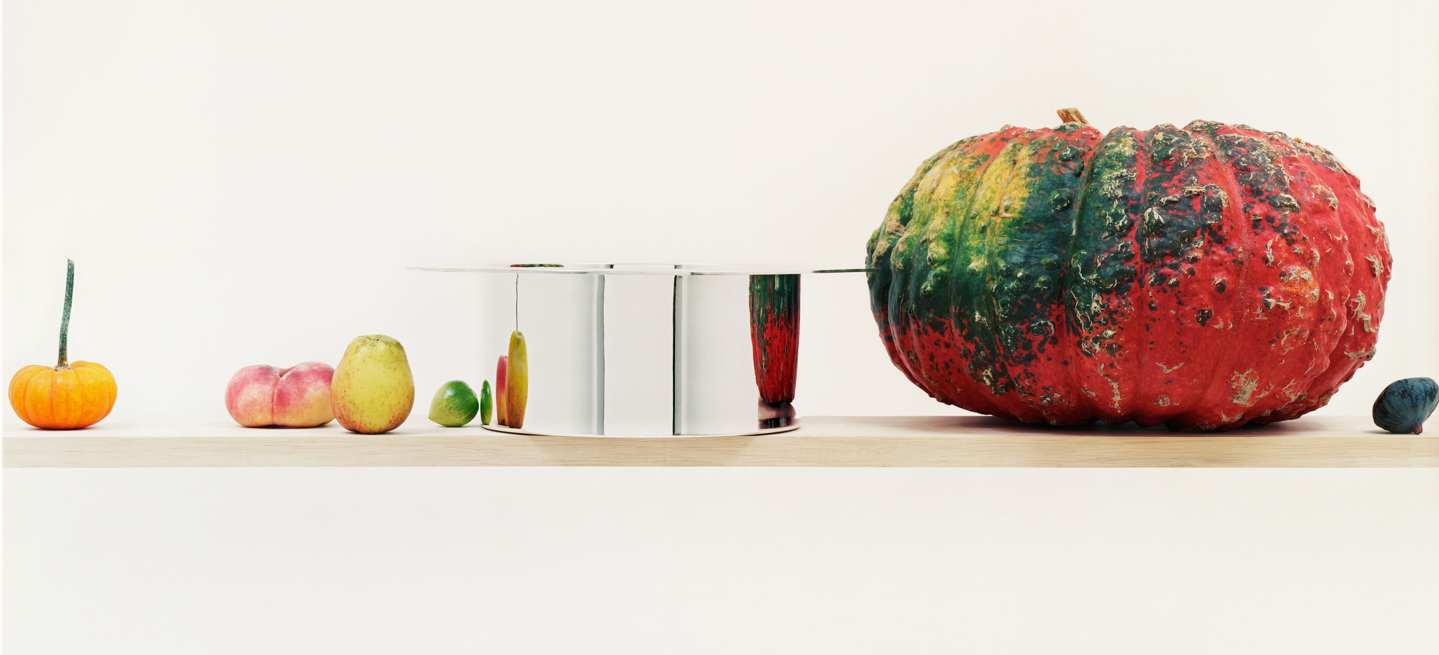 Dinner Service salad bowl set on a wooden shelf, dressed with vegetables