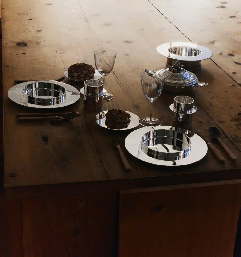 Assiette à dessert, assiette à pain et assiette creuse de la collection Dinner Service par Donald Judd