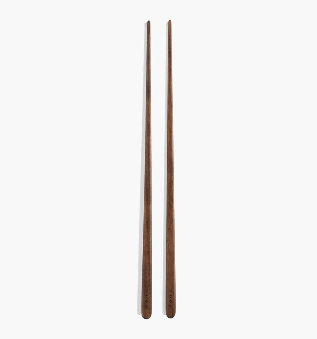 Paire de baguettes en bois de cerisier de la collection Jersey de Puiforcat.