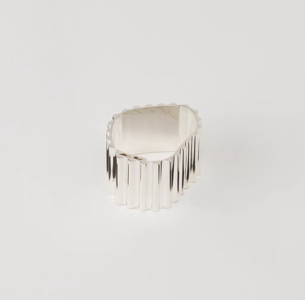 Coulant de la collection Silver Set 2025 sur fond blanc 