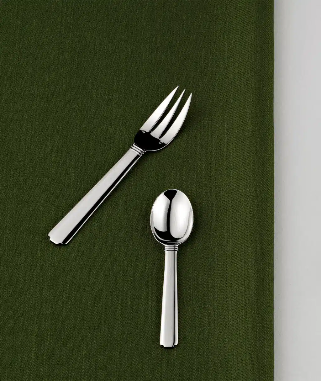 Couverts Bayonne sur fond vert et blanc