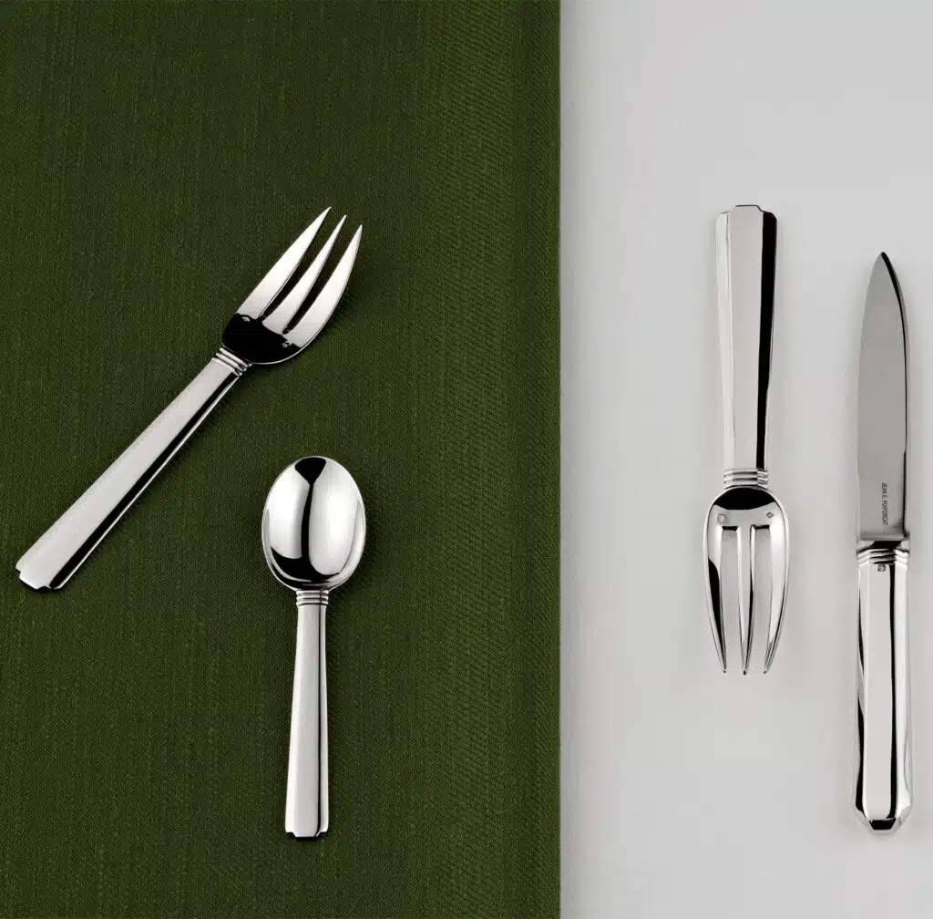 Couverts Bayonne sur fond vert et blanc