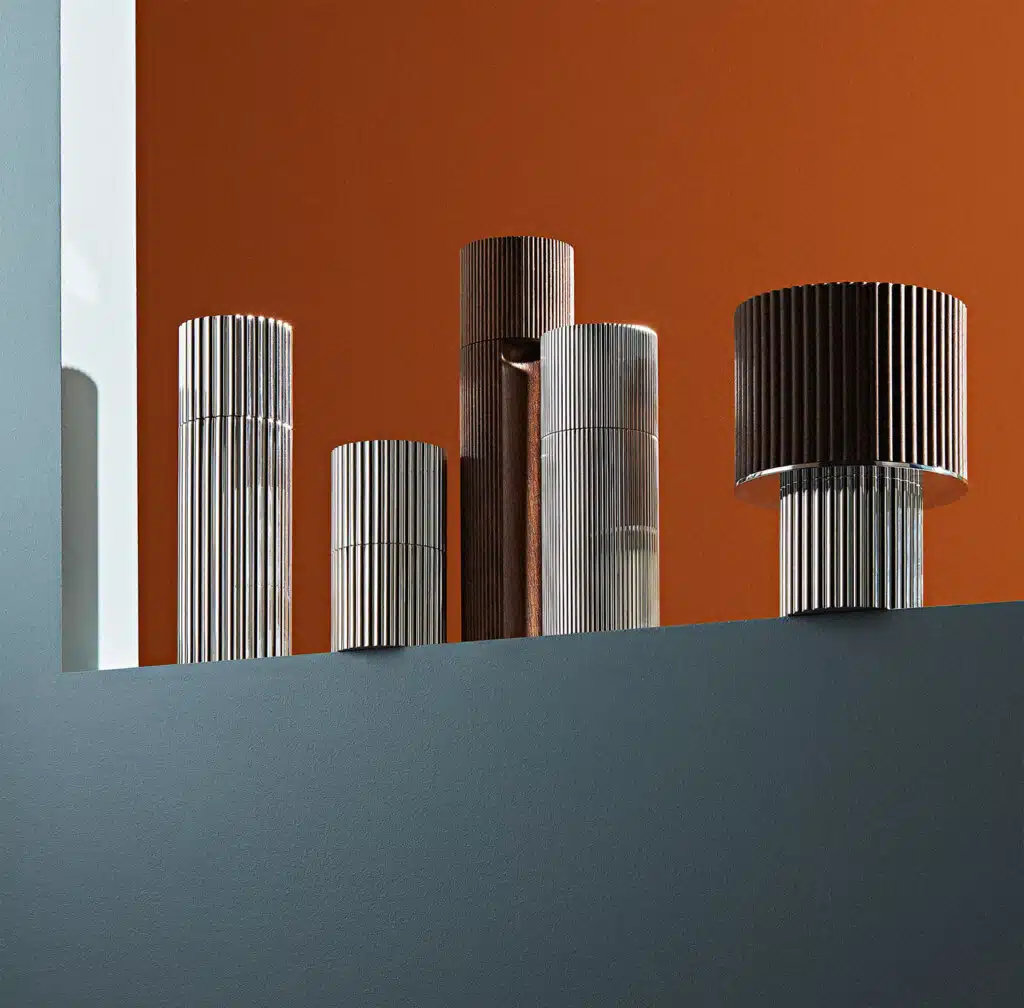 Set collection Granville sur un rebord avec un fond orange