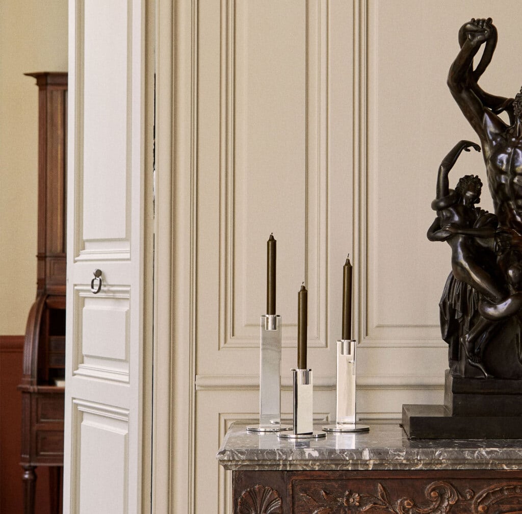 Bougeoirs Pilotis sur une desserte en marbre