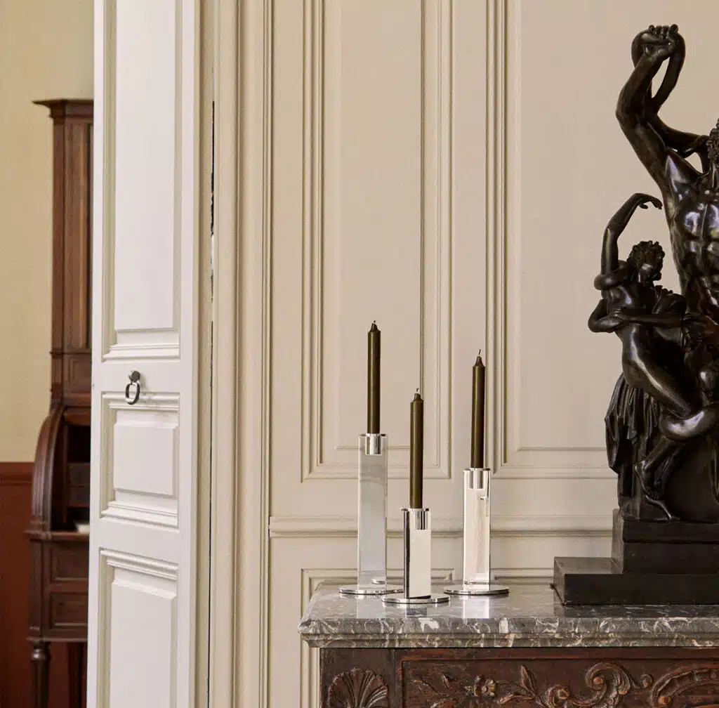 Bougeoirs Pilotis sur une desserte en marbre