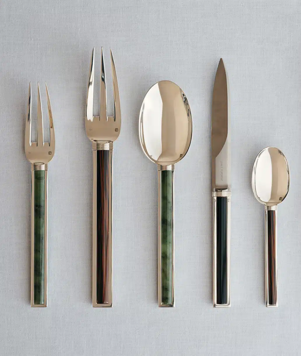 Couverts précieux en argent massif ornés de pierres semi-précieuses