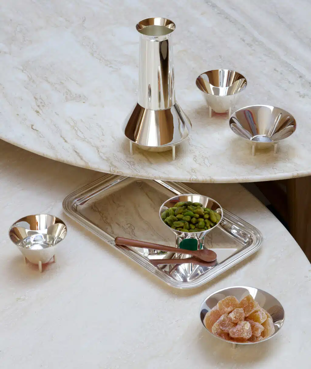 Verres et carafe de la collection Kanmi réalisée en collaboration avec Tomás Alonso