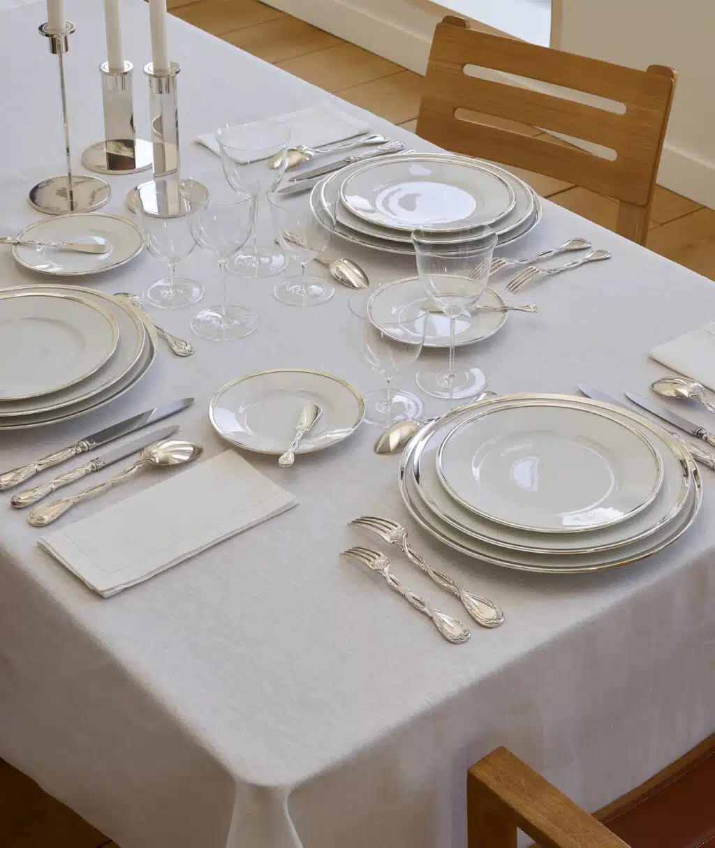Couverts Royal sur une table dressée 